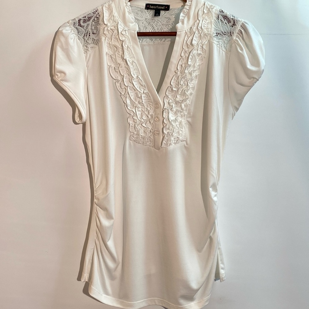 Heart soul - Ruffled v-neck top. Size XL